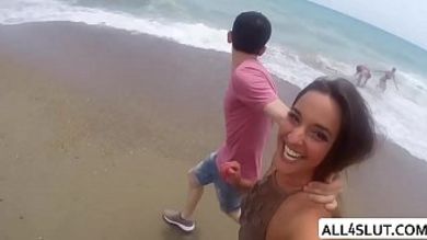 Съемка проказ эксгибиционистки на ворованную камеру