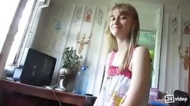 Парень учит молоденькую студентку делать отличный минет