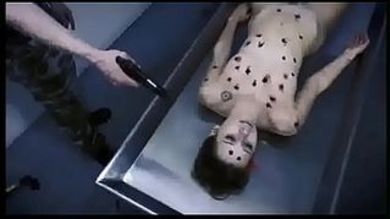 Обстрелянная девка выебана возбуждённым полицейским