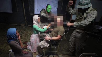 Сослуживцы на день рождения подарили солдату двух молодых арабских проституток