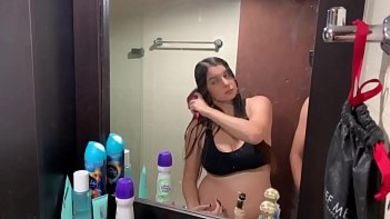 Брат снял на телефон секс со своей пышкой сестричкой только принявшей душ