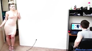 Старшая сестра Делла Дейн соблазняет брата-геймера на поебушки горячим минетом